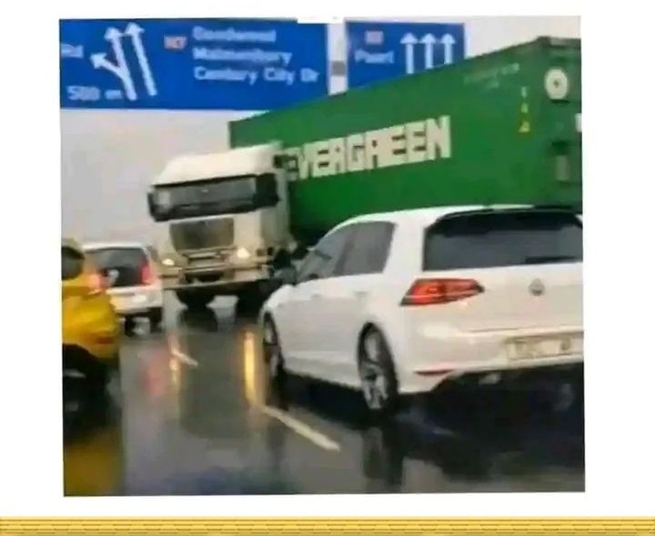 A Genius Writer’s Random Workplace (Genius Artist’s Random Studio) Chapter 98 Gambar 96